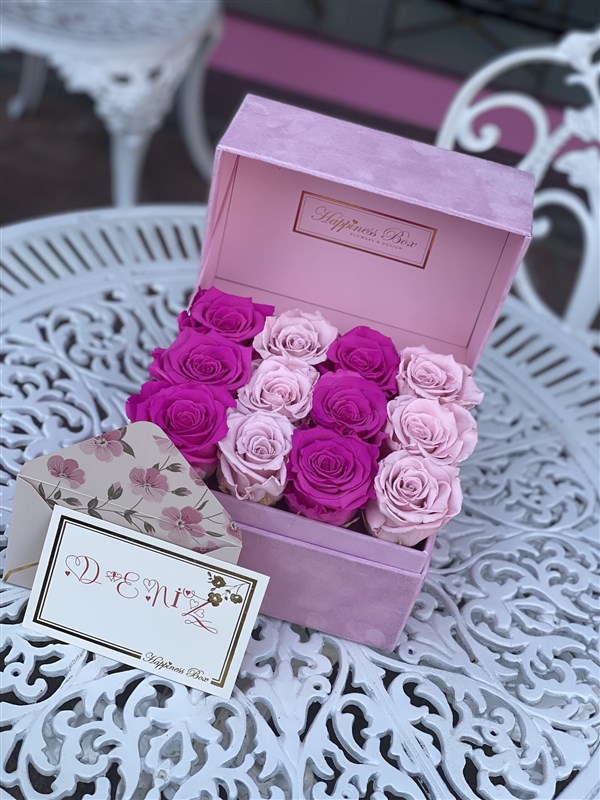 Dikdörtgen Kapaklı Kutuda Solmayan Güller