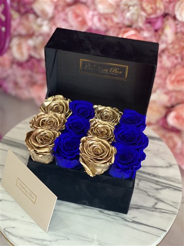 Siyah Dikdörtgen Kapaklı Kutuda Solmayan Güller