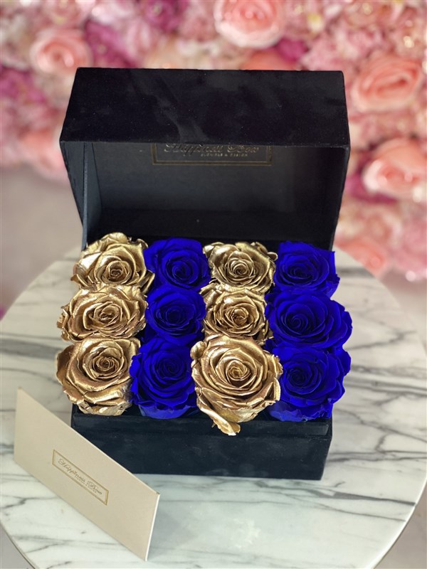 Siyah Dikdörtgen Kapaklı Kutuda Solmayan Güller