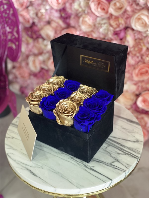 Siyah Dikdörtgen Kapaklı Kutuda Solmayan Güller