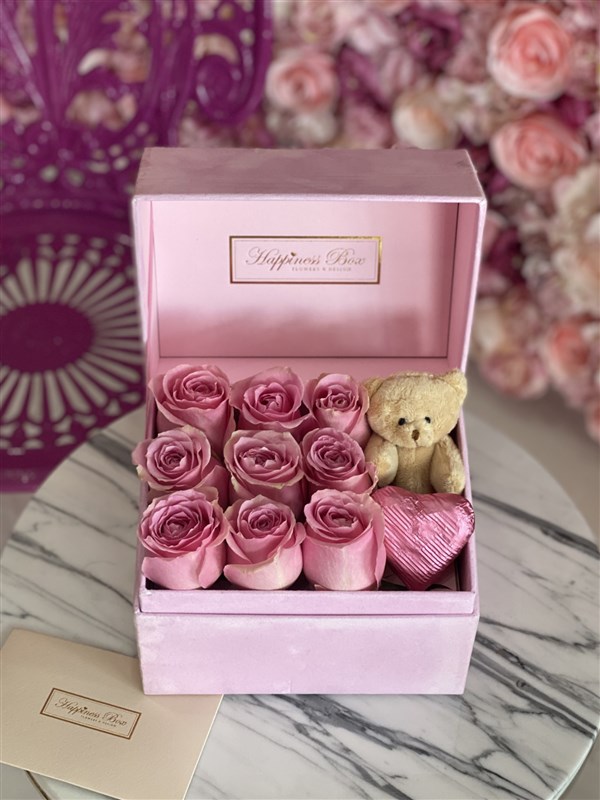 Pembe Dikdörtgen Kadife Kutuda Pembe Güller ve Ayıcık