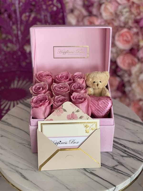 Pembe Dikdörtgen Kadife Kutuda Pembe Güller ve Ayıcık