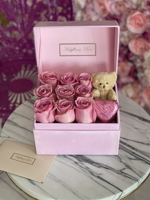 Pembe Dikdörtgen Kadife Kutuda Pembe Güller ve Ayıcık