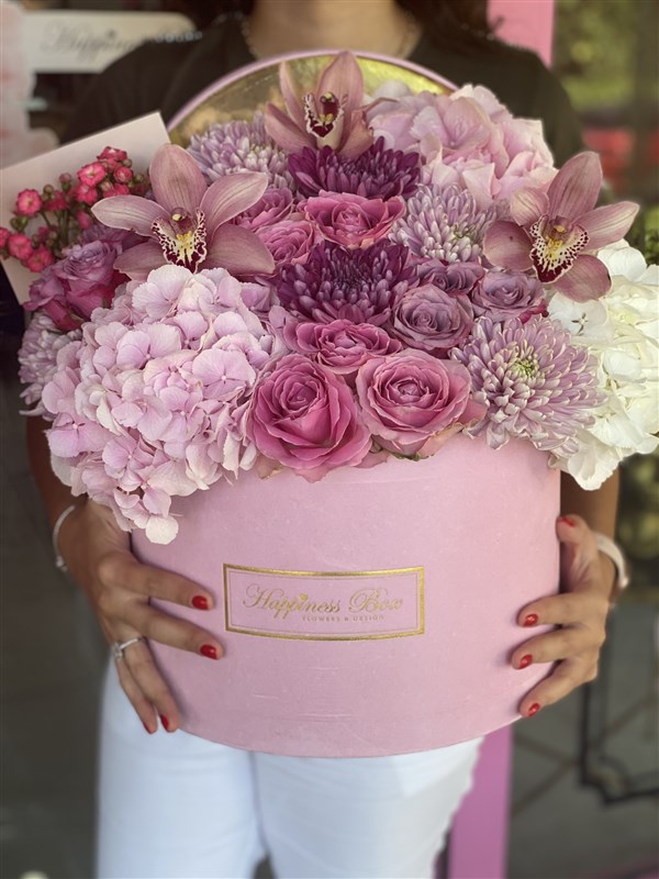 Pembe Mega Kutuda Ortanca ve Güller ile Aranjman