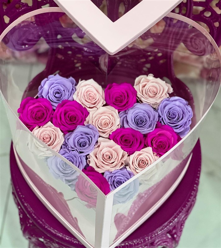 Pembe Kalpli Kutuda Renkli Solmayan Güller