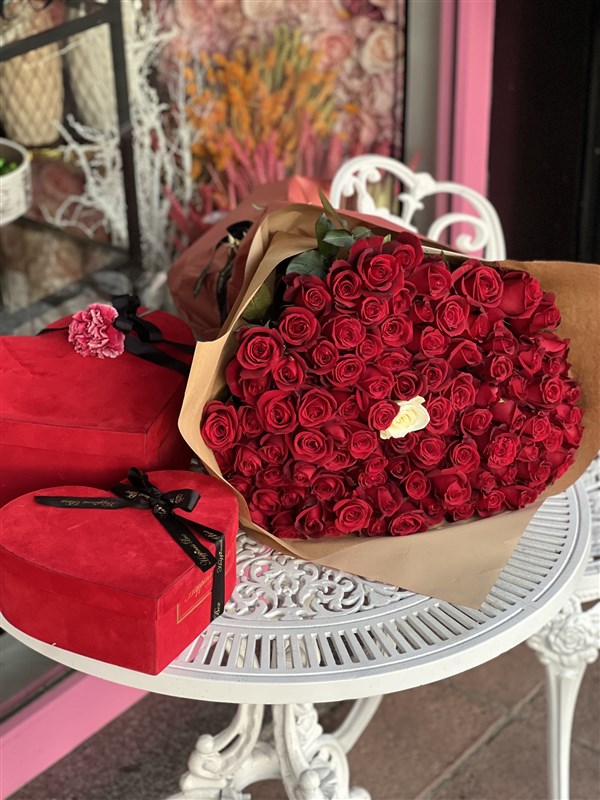 Dev Kırmızı Gül Buketi