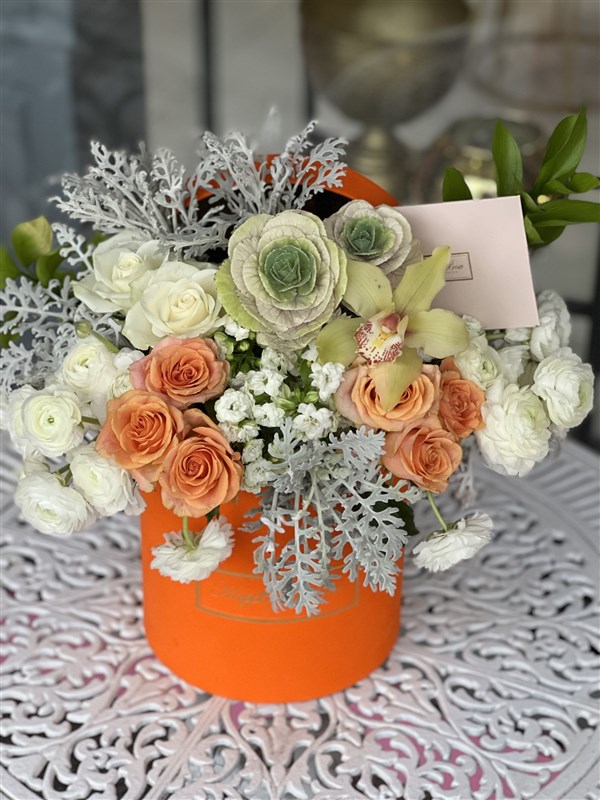 Turuncu Kutuda Beyaz Turuncu Aranjman