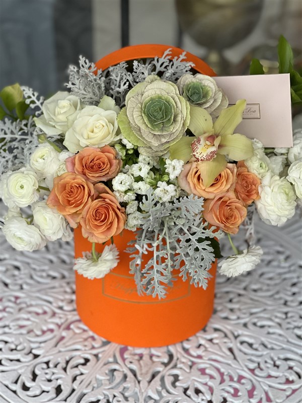 Turuncu Kutuda Beyaz Turuncu Aranjman