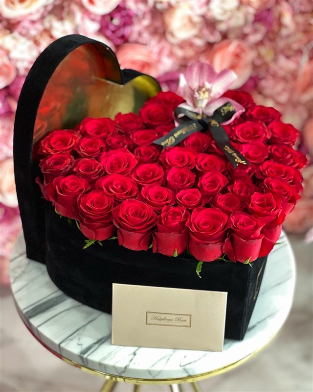 Büyük Kalpli Kutuda Kırmızı Lüks İthal Güller
