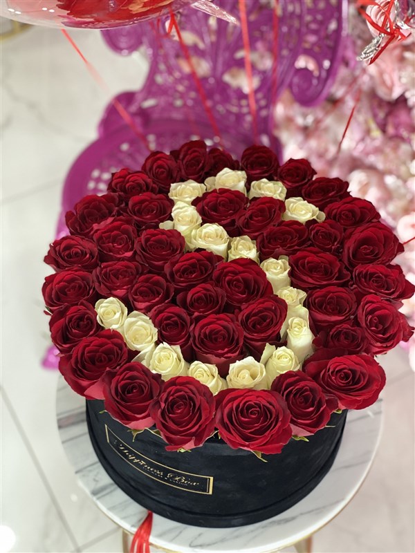 Lüks Kutuda Kırmızı Güller ve Seçtiğiniz Harf