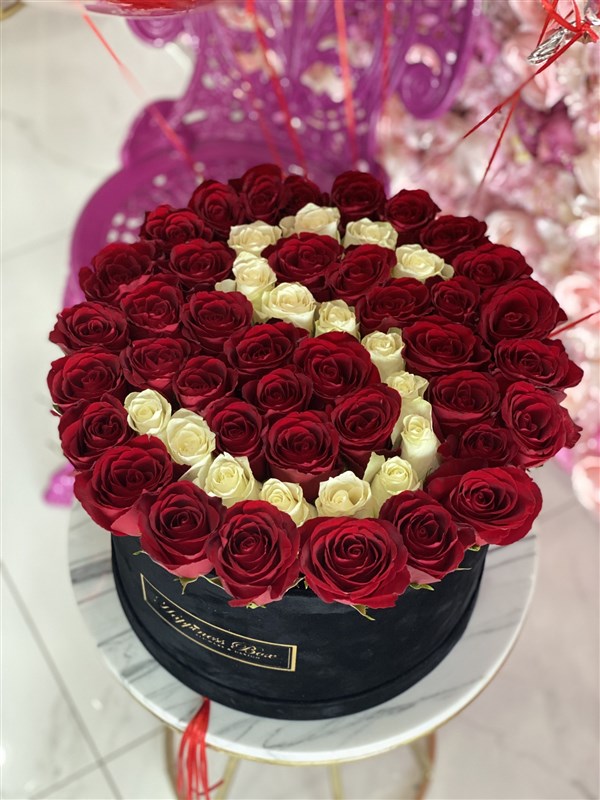 Lüks Kutuda Kırmızı Güller ve Seçtiğiniz Harf