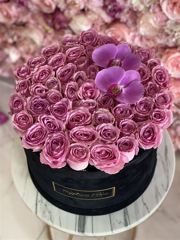 Siyah Kadife Mega Kutuda Pembe İthal Güller