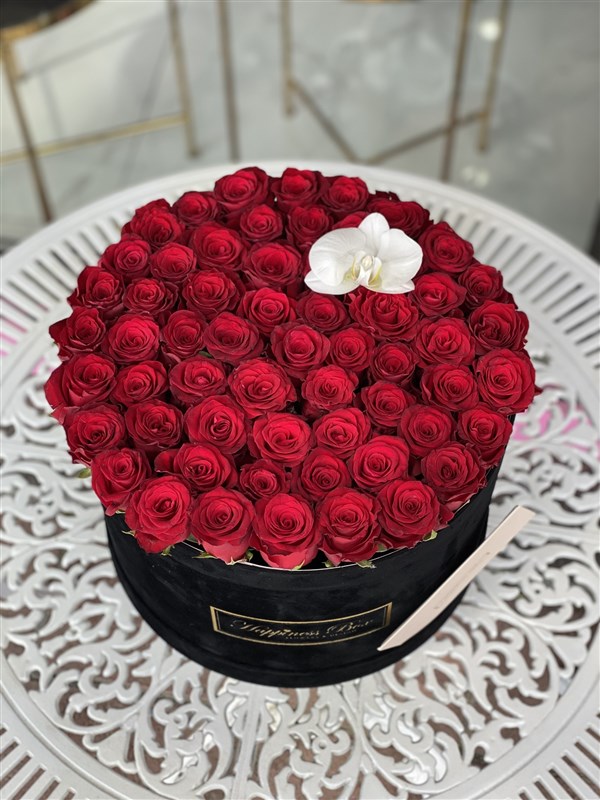 Siyah Mega Kutuda Kırmızı Lüks Güller