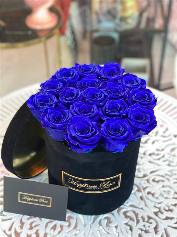 Siyah Kadife Silindir Kutuda Mavi Solmayan Güller
