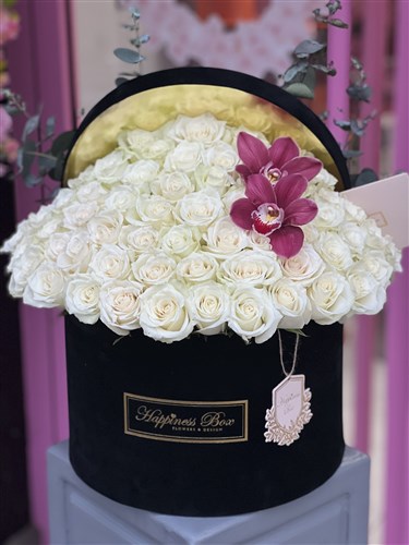 Siyah Mega Kutuda Lüks Beyaz Güller Aranjmanı