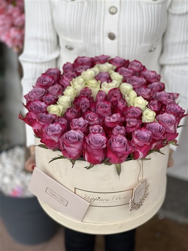 Bej Mega Kutuda Lila Güller ile Harf