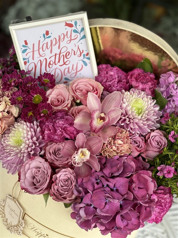 Bej Mega Kutuda Özel Kutlama Mesajlı Çerçeveli Aranjman