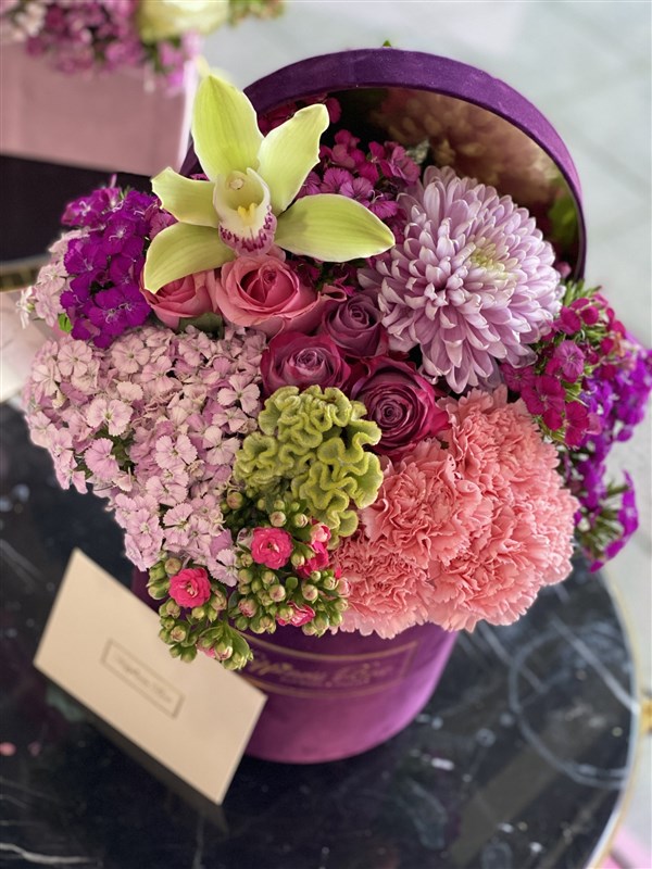 Mor Kadife Silindir Kutuda Lila Aranjman