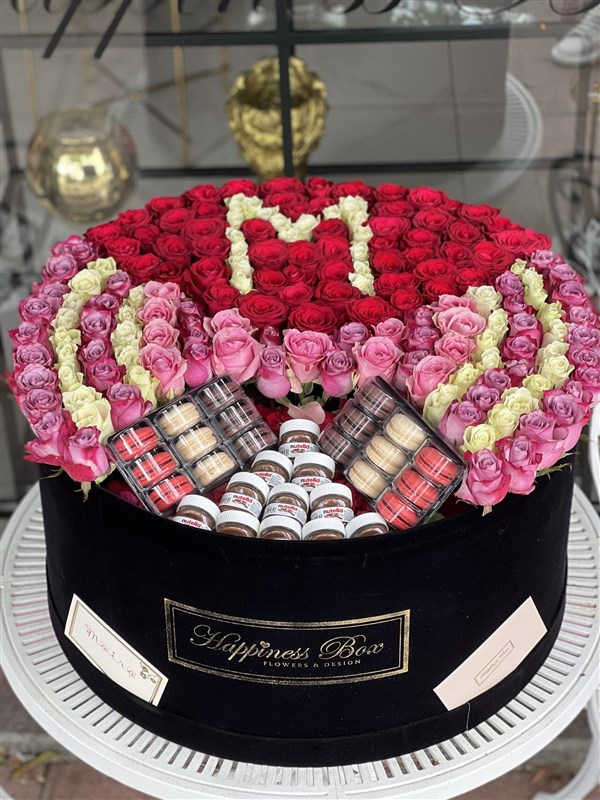 Dev Kutuda Lüks Renkli Güller, Çikolatalar ve Seçtiğiniz Harf