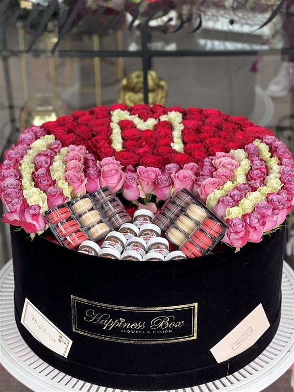 Dev Kutuda Lüks Renkli Güller, Çikolatalar ve Seçtiğiniz Harf