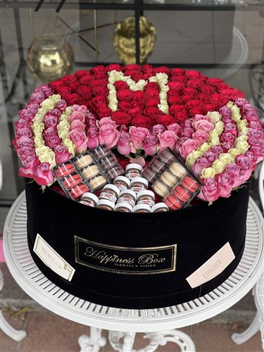 Dev Kutuda Lüks Renkli Güller, Çikolatalar ve Seçtiğiniz Harf