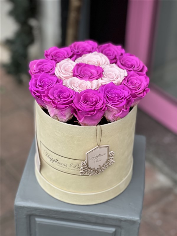 Bej Silindir Kutuda Pembe Solmayan Güller