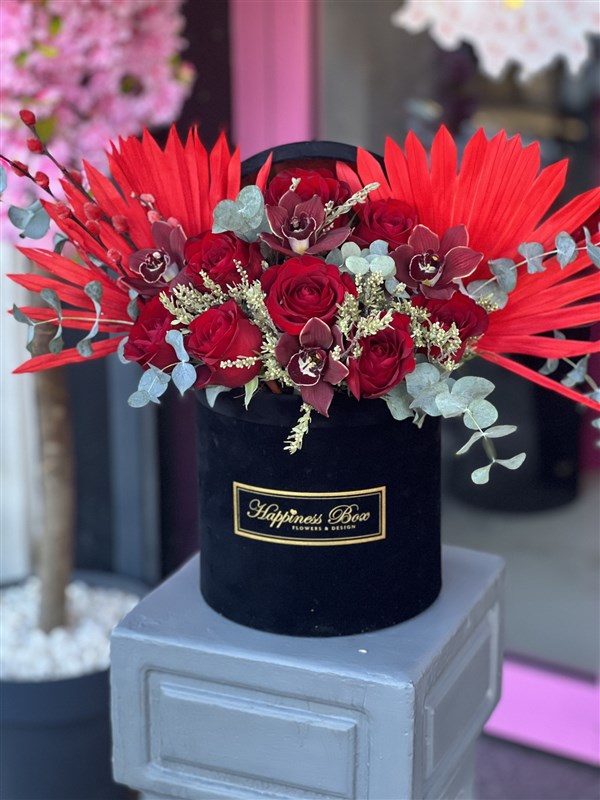 Siyah Kadife Kutuda Lüks Kırmızı Güller