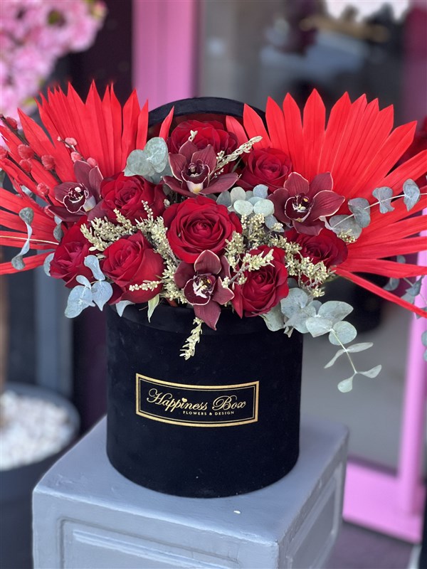 Siyah Kadife Kutuda Lüks Kırmızı Güller