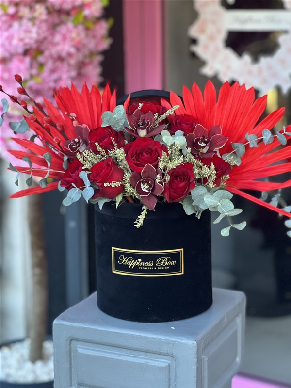 Siyah Kadife Kutuda Lüks Kırmızı Güller