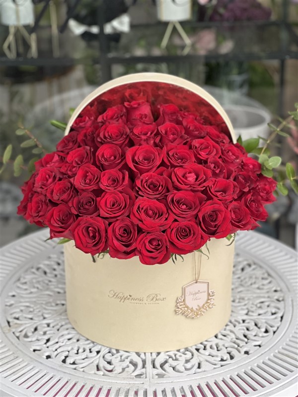 Bej Mega Silindir Kutuda Kırmızı Güller