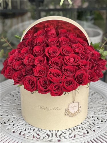 Bej Mega Silindir Kutuda Kırmızı Güller