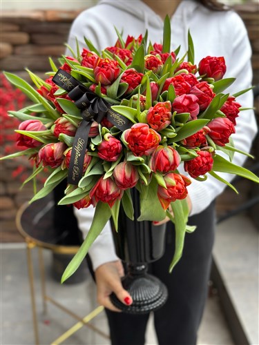 Deluxe Vazoda 50'li Kırmızı Laleler