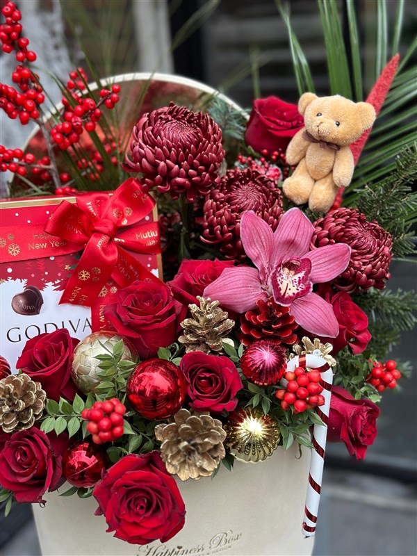 Santa Deluxe Yılbaşı Aranjmanı ve Godiva Çikolata