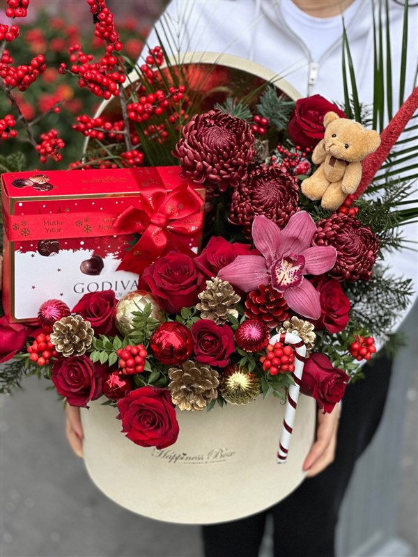 Santa Deluxe Yılbaşı Aranjmanı ve Godiva Çikolata