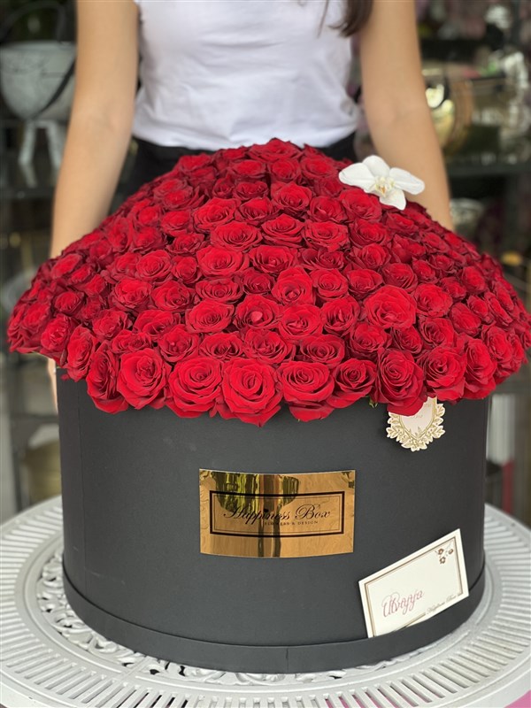 Grand Deluxe Dev Kutuda Kırmızı Güller