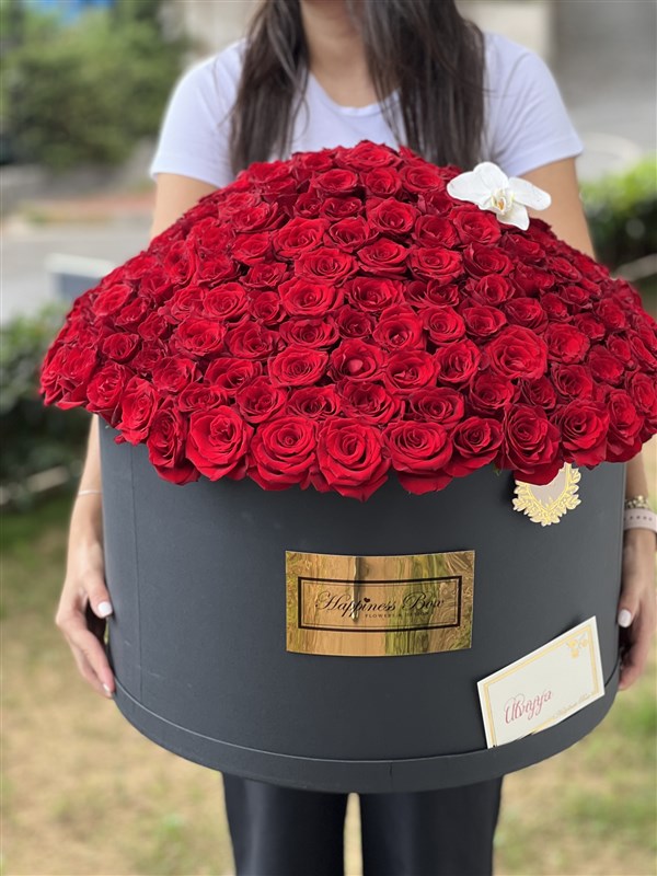 Grand Deluxe Dev Kutuda Kırmızı Güller
