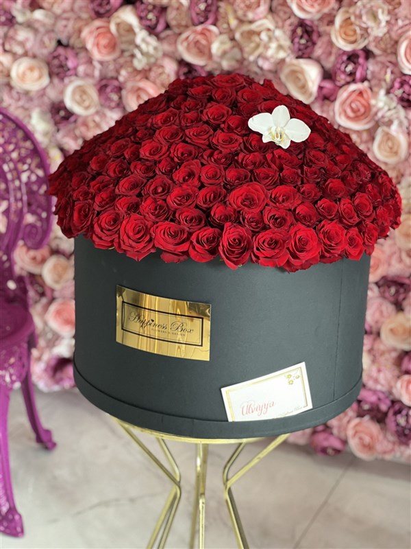 Grand Deluxe Dev Kutuda Kırmızı Güller