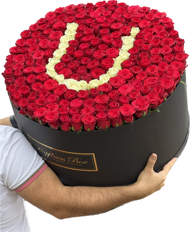 Dev Kutuda Yüzlerce Gül ile Harf