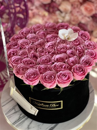 Siyah Mega Kutuda Pembe Güller