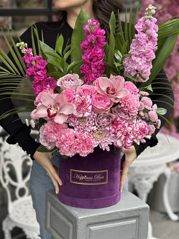 Mor Kadife Kutuda Pembe Tonlarında Aranjman