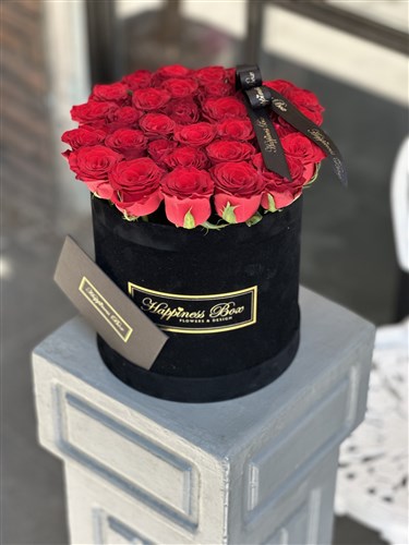 La Rosa Siyah Kadife Kutuda Kırmızı Güller