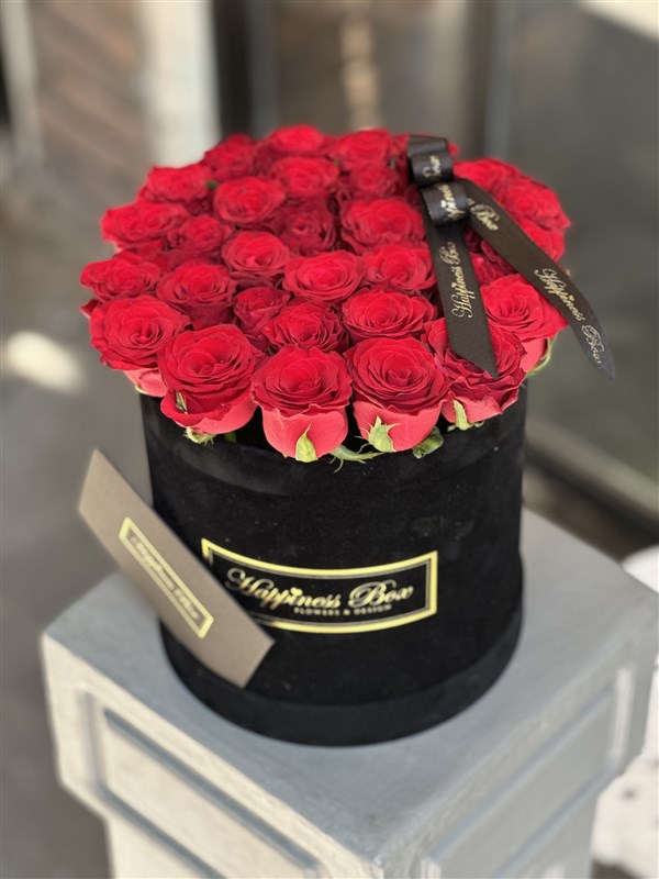 La Rosa Siyah Kadife Kutuda Kırmızı Güller
