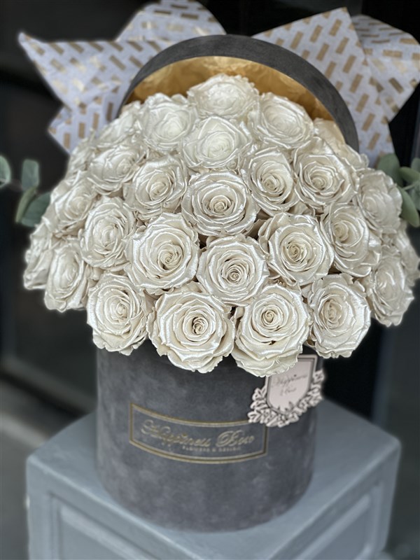 Serena Füme Kadife Kutuda Sedefli Beyaz Solmayan Güller