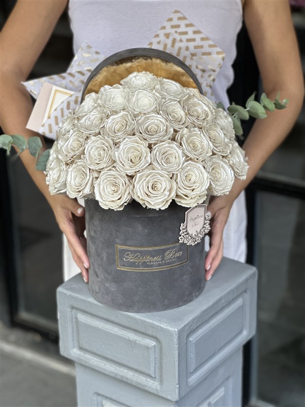 Serena Füme Kadife Kutuda Sedefli Beyaz Solmayan Güller