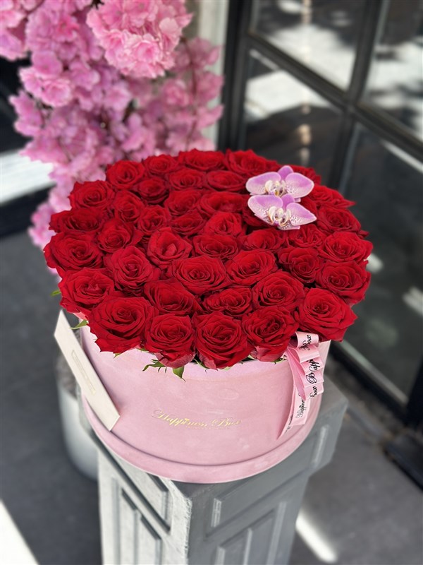 Pembe Kadife Mega Kutuda Kırmızı Güller