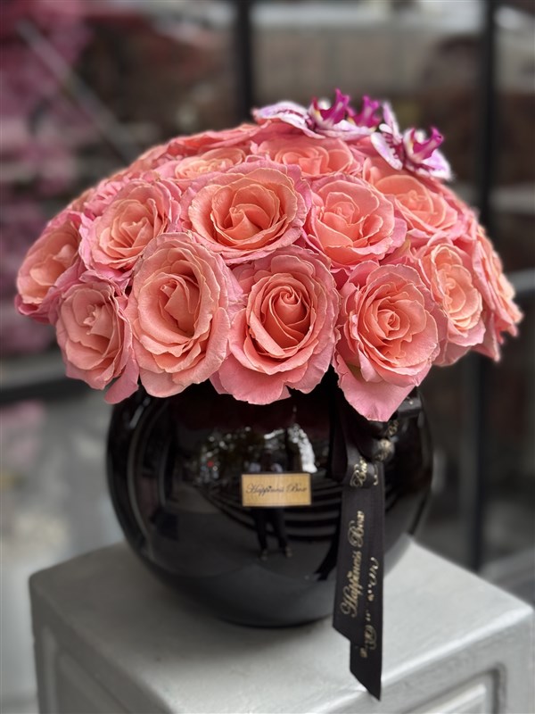 Siyah Cam Vazoda Somon Güller