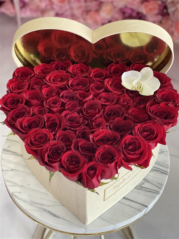 Sevgililer Günü Kutuda Kalpli Güller