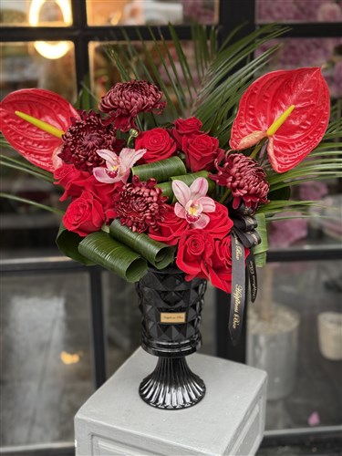 Siyah Cam Vazoda Sevgililer Günü Aranjmanı