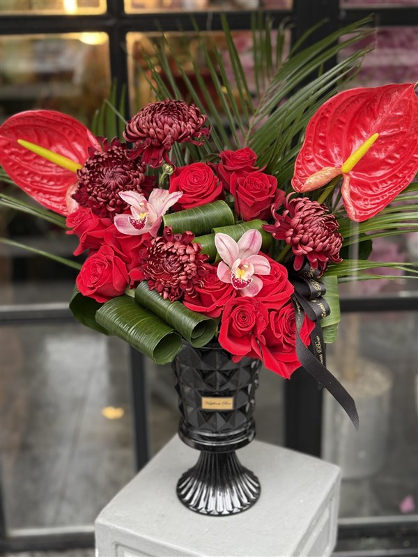 Siyah Cam Vazoda Sevgililer Günü Aranjmanı