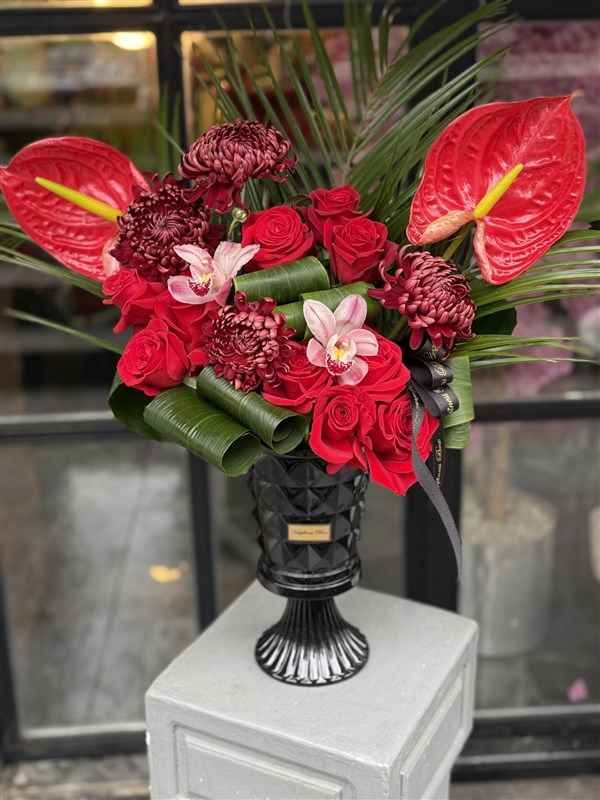 Siyah Cam Vazoda Sevgililer Günü Aranjmanı